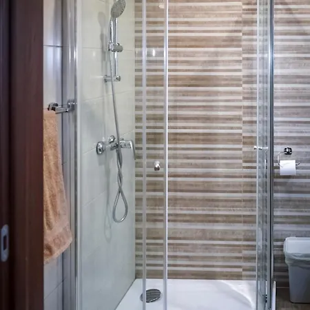 Spacious 3 Bedroom Located With Sea Views Appartamento