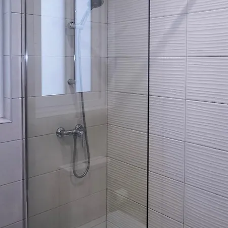 Spacious 3 Bedroom Located With Sea Views