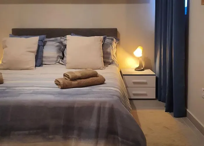 Spacious 3br Located With Sea Views Apartment *