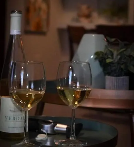 Spacious 3br Located With Sea Views Apartment *