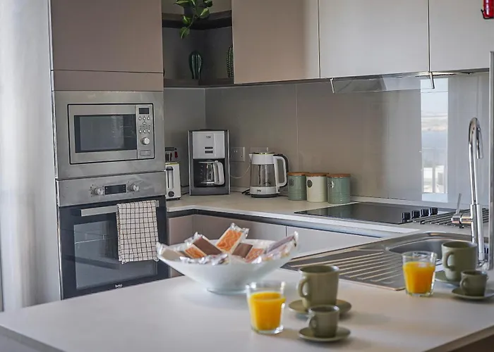 Spacious 3br Located With Sea Views