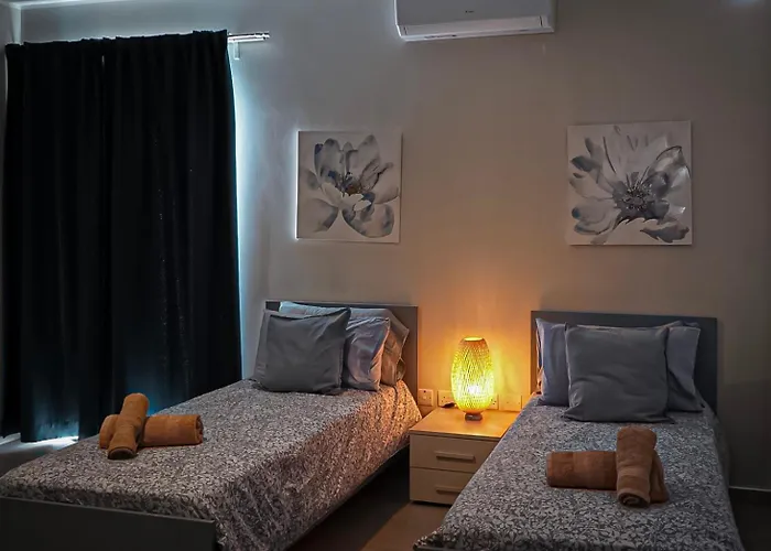 Spacious 3br Located With Sea Views *