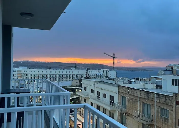 Spacious 3br Located With Sea Views Apartment *