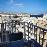Spacious 3br Located With Sea Views Apartment