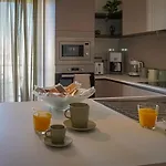 Spacious 3br Located With Sea Views *