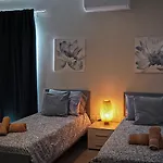 Spacious 3br Located With Sea Views *