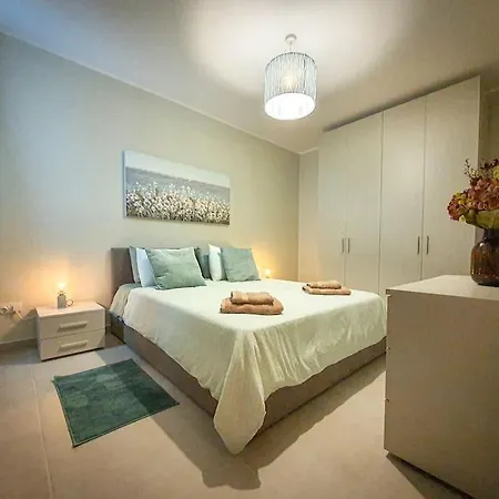 Apartmán Spacious 3 Bedroom Located With Sea Views St. Paul's Bay