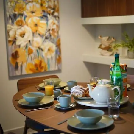 Spacious 3 Bedroom Located With Sea Views *