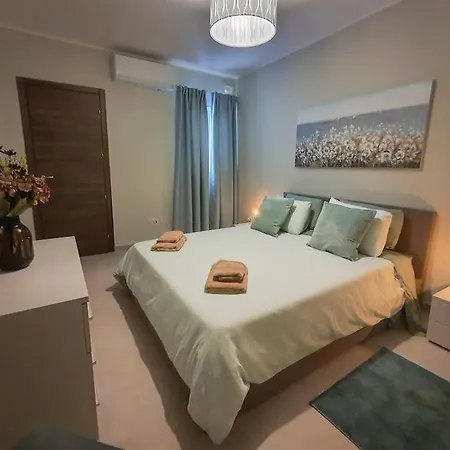 Apartmán Spacious 3 Bedroom Located With Sea Views St. Paul's Bay