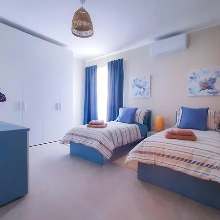 Spacious 3 Bedroom Located With Sea Views Apartmán St. Paul's Bay