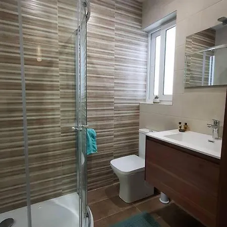 Spacious 3 Bedroom Located With Sea Views Apartmán *