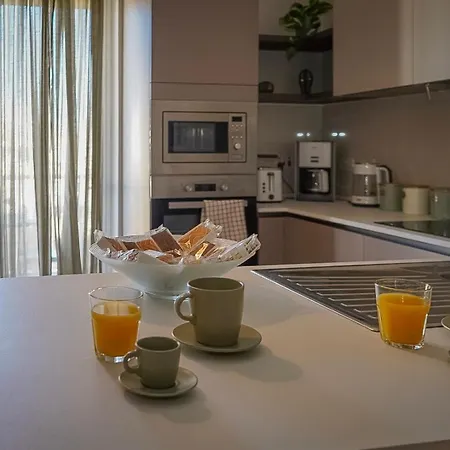 Spacious 3br Located With Sea Views *