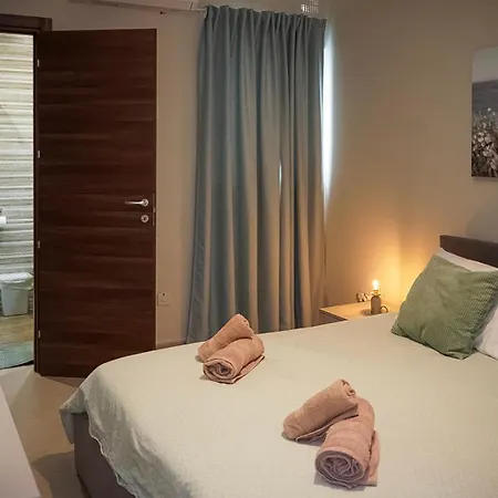 Spacious 3 Bedroom Located With Sea Views