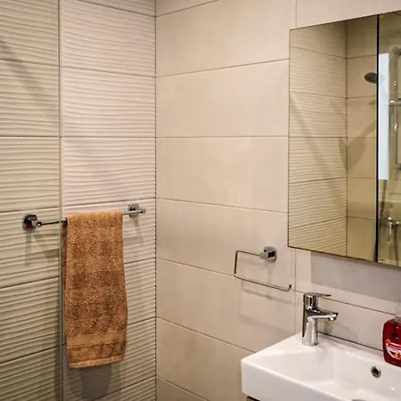 Spacious 3 Bedroom Located With Sea Views Apartmán