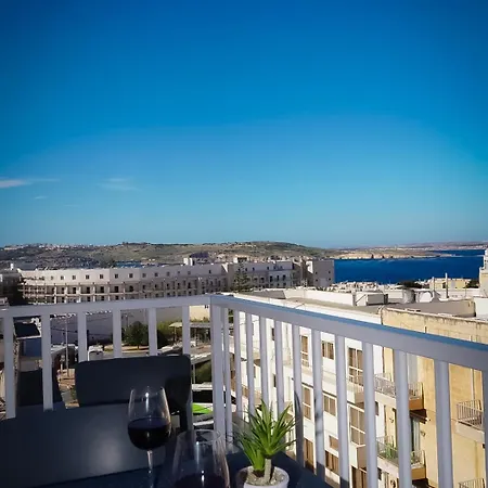 Daire Spacious 3br Located With Sea Views *