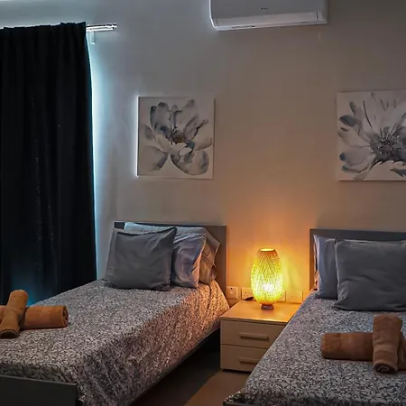 Spacious 3 Bedroom Located With Sea Views *