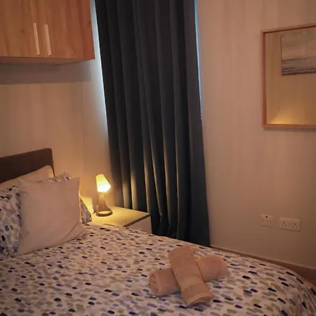 Spacious 3 Bedroom Located With Sea Views Lägenhet *