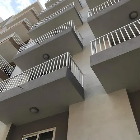 Spacious 3br Located With Sea Views