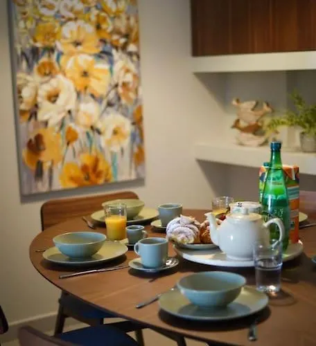 Spacious 3 Bedroom Located With Sea Views *