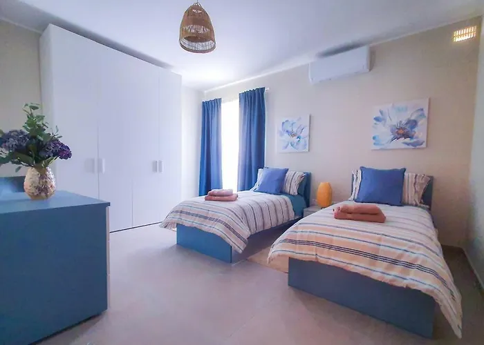 Spacious 3 Bedroom Located With Sea Views Apartament St. Paul's Bay