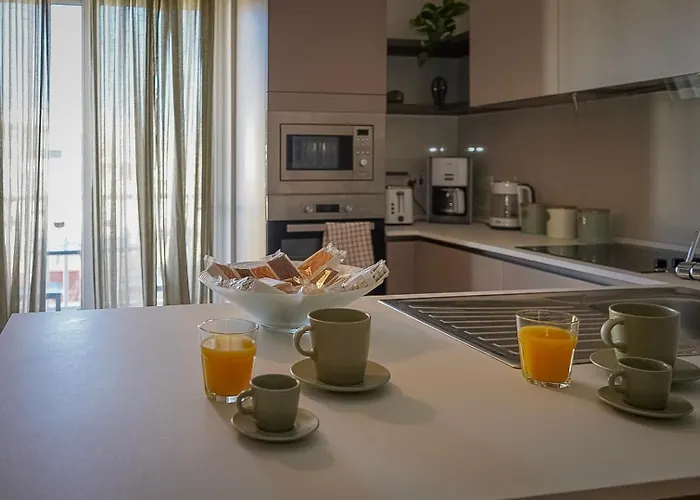 Spacious 3 Bedroom Located With Sea Views *