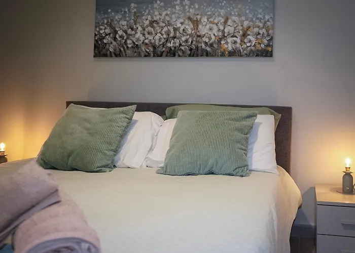 Apartment Spacious 3 Bedroom Located With Sea Views *