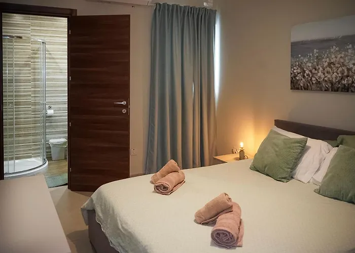 Spacious 3 Bedroom Located With Sea Views