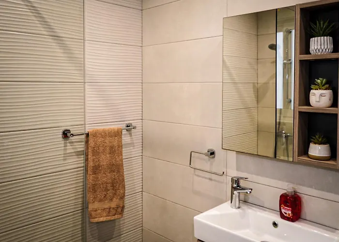 Spacious 3 Bedroom Located With Sea Views Apartament