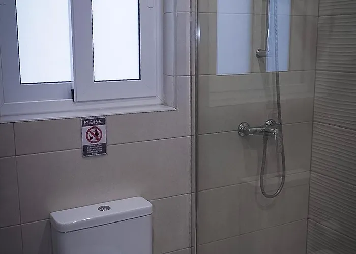 Spacious 3 Bedroom Located With Sea Views