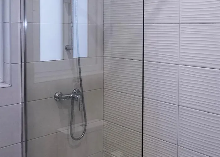 Spacious 3 Bedroom Located With Sea Views