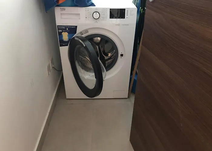 Spacious 3 Bedroom Located With Sea Views *